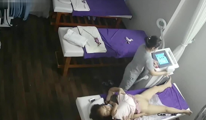 新流出 ️【破解摄像头】 ️美容院高质量少妇小姐姐全身刮毛
