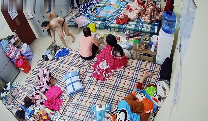 ️精品推荐 ️【破解摄像头】会所员工宿舍摄像头 超多白嫩美女露奶换衣