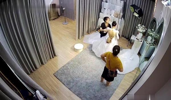 【破解摄像头】新娘婚纱多角度试衣间 惊现最美军嫂