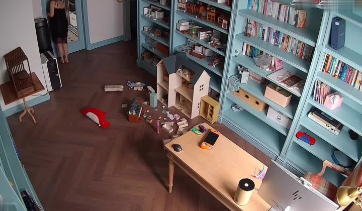 ️【破解摄像头】性瘾少妇频繁自慰 每月高达二十次！