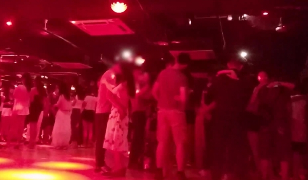 砂舞情缘，长裙性感翘臀，大爷上下求索