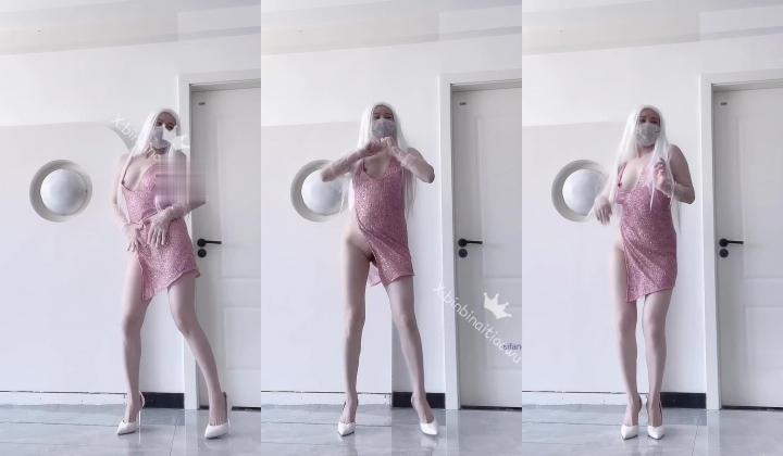 推特极品嫩妹【冰冰爱跳舞】收费私拍第二弹，各式各样情趣丝袜装裸舞