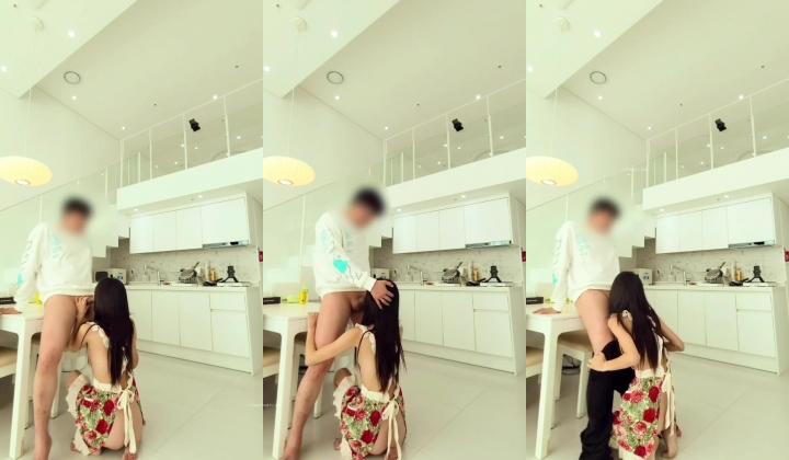 万人求购高价资源OnlyFans淫乱夫妇rayarinxxx纯绿男友邀请朋友来干精厕女友各种玩肏