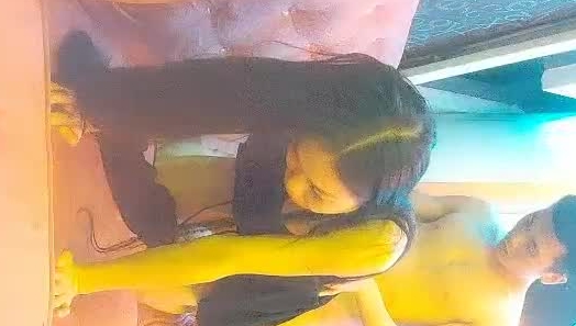 【歌厅探花】ktv叫俩妹子 苗条小姐姐直接脱掉内裤开干 翘臀美腿紧张刺激