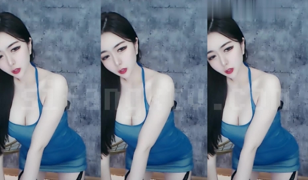 【极品稀缺 ️网易现役网红美女】最新藏宝图之燃爆女神 万元定制露脸 罕见全裸 明星颜值 火辣身材