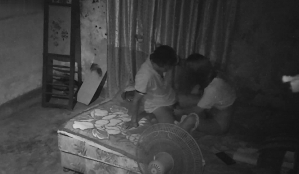高挑少妇接客多 嫖客各种各样