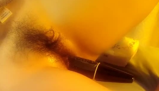 小骚逼享受男技师的精油按摩服务，逼里还塞个跳弹大哥受不了直接掏鸡巴开干无套抽插，浪荡呻吟不断直接