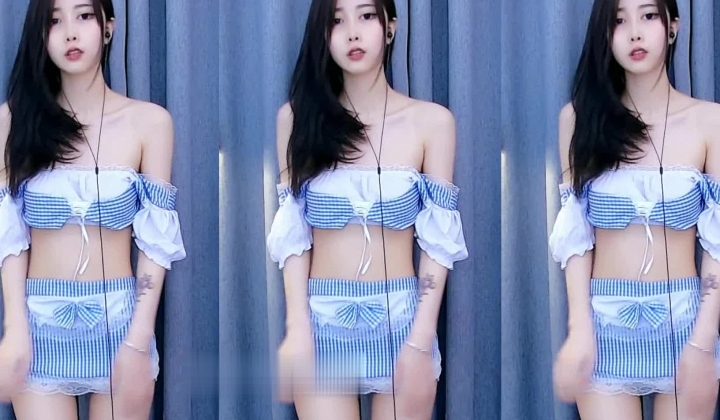 千元定制网易CC人气颜值天花板极品女神【小可】史上最大尺度，袒胸露乳热舞，一对完美车灯真的很炸裂