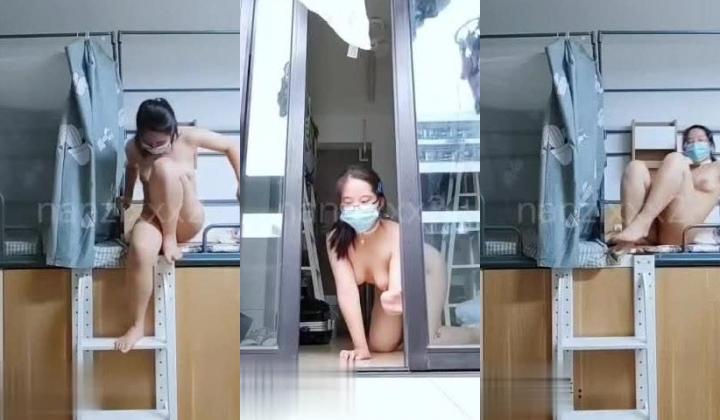 【究极反差学生妹】校内在读小母狗【nanzixxx2】推特福利，宿舍教室厕所地铁，全裸自慰舔小便池喝尿，各种社死