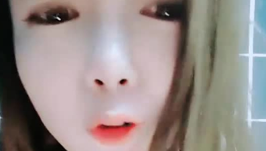 巨乳御姐【小野猫猫】网吧沟搭~无套狂射满脸,在网吧厕所用跳蛋喷自慰水~严重影响网吧兄弟上厕所
