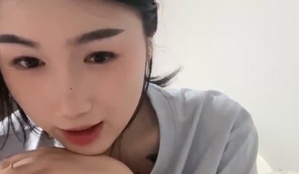 G奶女神~蜜桃臀【茶香浓郁】道具自慰~白浆冒泡~尿尿！