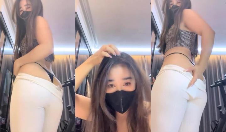 真实，牛逼，刺激，【翘臀桃桃】 ，人来人往的健身房，跳蛋塞逼震动 ，厕所 ，楼梯间露出 高潮喷水