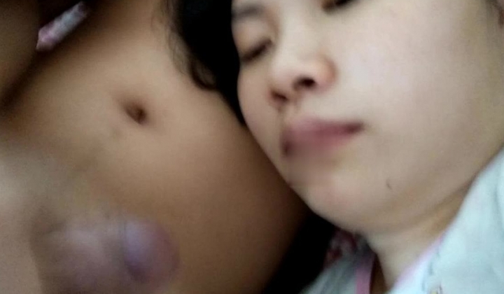 云盘高质露脸泄密，贵州良家少妇【任蕾】婚内出轨，与情人大玩性爱自拍，啪啪道具紫薇吹箫