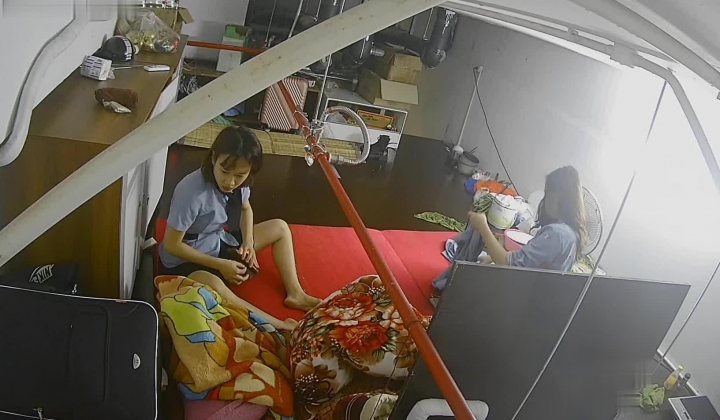 【极品稀缺 ️破解摄像头】极品服务员宿舍日常 ️小姐姐年轻美乳好坚挺 穿搭职业装制服很有气质 距