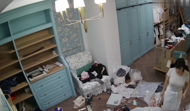 ️【破解摄像头】性瘾少妇频繁自慰 每月高达二十次！