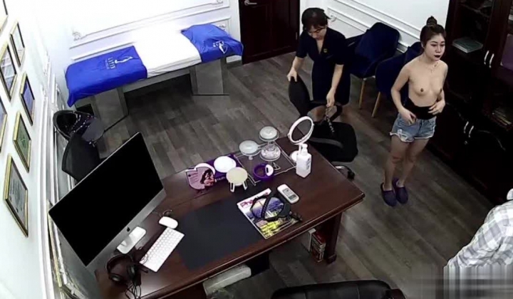 【极品稀缺 ️破解摄像头】公司主管招聘女秘书要求先看胸围 并亲自用手摸 太牛逼了 明目张胆的潜规