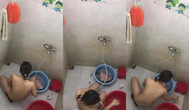大神飞檐走壁拍下无数女人赤身裸体洗澡的珍贵视频
