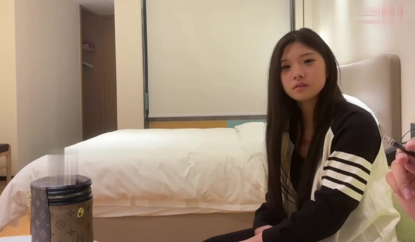 探花小李约炮05年小嫩妹开始害羞不敢叫进入状态大声呻吟