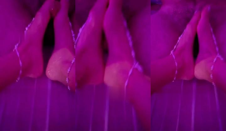 《女神嫩妹足交控必备》最新666元电报群福利~珠海美腿玉足小姐姐推特网红LISA私拍~龟责榨精裸