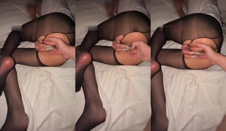 推特新晋淫妻网黄「一个ren」，分享极品反差OL骚女友的性爱日常，女主真的太要太骚了