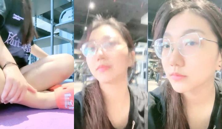 越来越疯狂了，【小野猫】，G奶学妹，健身房里偷偷露出，回到家里，楼梯间正裸露，楼下邻居开门了，玩