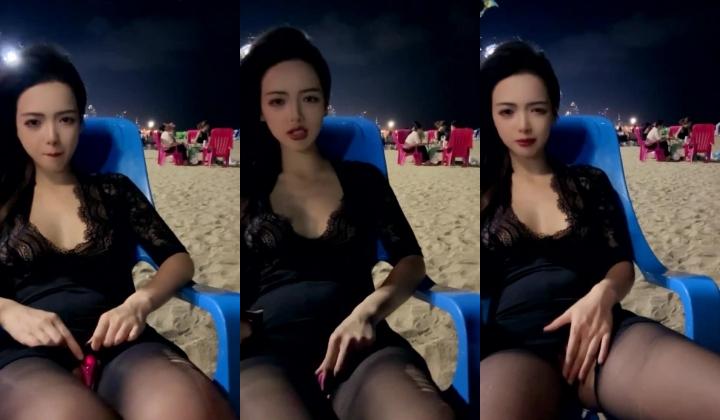 顶级女神~【琪琪】商场露出又美又骚，尺度大胆子更大，川流不息咖啡馆里，穿超短裙塞跳蛋露逼