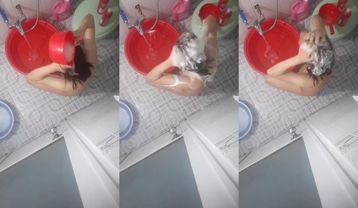 大神飞檐走壁拍下无数女人赤身裸体洗澡的珍贵视频