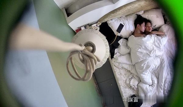 颜值高，大奶，蜜桃臀，众多男人的理想型 ,收藏级 极品身材性感学姐,像极了第一次开房的曾经的你和