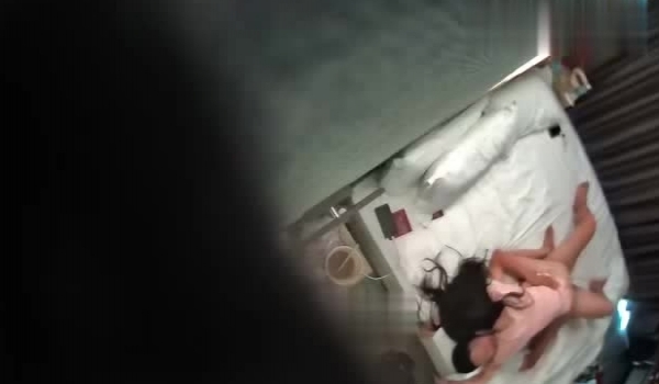 顶部白床合集378V，小姐姐们身材都棒棒滴，大学城附近，学生情侣居多