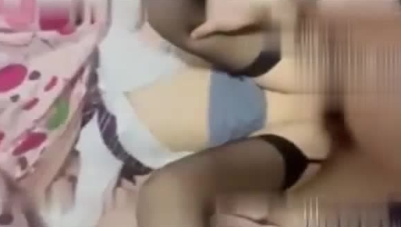 03年的双马尾反差学生，在宿舍约炮被内射