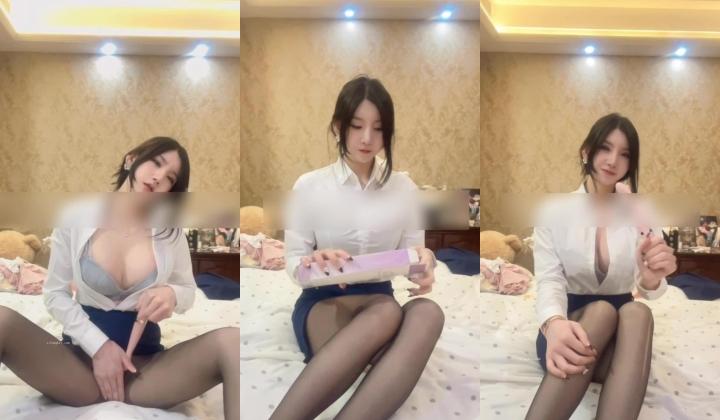 超人气女神『周于希』绝密土豪私定流出 露毛露乳晕 透过黑丝直接看到鲍鱼