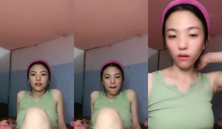 正宗邻家女神！超级漂亮~【小白甜甜】，道具自慰！爽，纯天然素颜，无添加的美，闺房里淫荡的一面，让