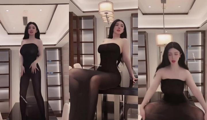 极品颜值美乳女神『潘娇娇』情人节漏点卖爆福利，花板级性感尤物 穷人肏不到的女神 富人的精盆玩物
