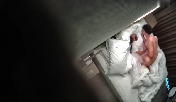 顶部白床合集378V，小姐姐们身材都棒棒滴，大学城附近，学生情侣居多