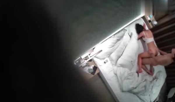 顶部白床合集378V，小姐姐们身材都棒棒滴，大学城附近，学生情侣居多