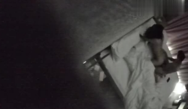 顶部白床合集378V，小姐姐们身材都棒棒滴，大学城附近，学生情侣居多