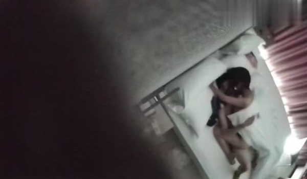 顶部白床合集378V，小姐姐们身材都棒棒滴，大学城附近，学生情侣居多