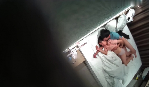 顶部白床合集378V，小姐姐们身材都棒棒滴，大学城附近，学生情侣居多