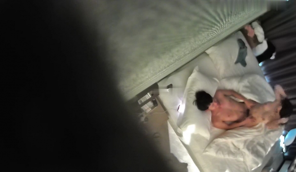 顶部白床合集378V，小姐姐们身材都棒棒滴，大学城附近，学生情侣居多
