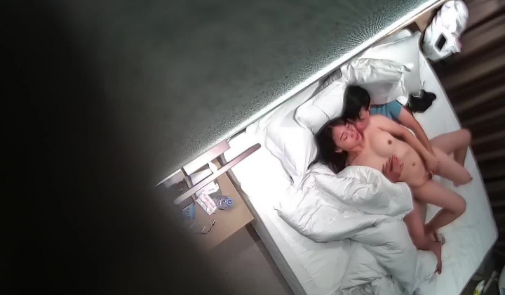 顶部白床合集378V，小姐姐们身材都棒棒滴，大学城附近，学生情侣居多