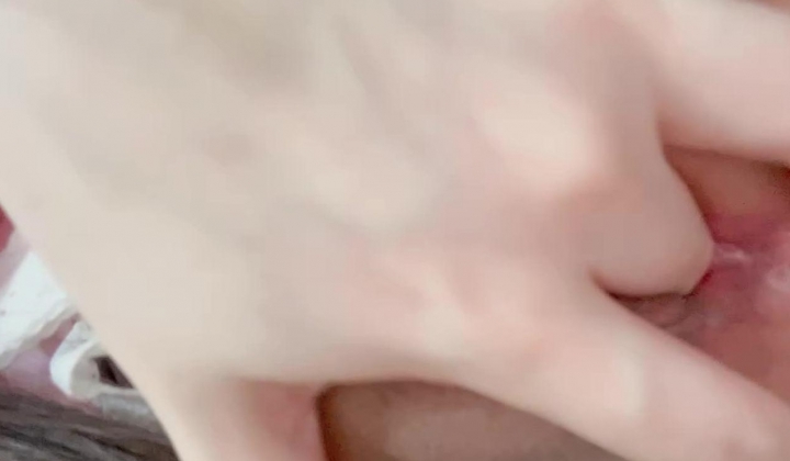 清纯反差小母狗 Twitter萝莉『蔡小熊』福利，可爱乖巧的小妹妹 怎么能这么烧呢？一线天白虎嫩穴自己插出白浆