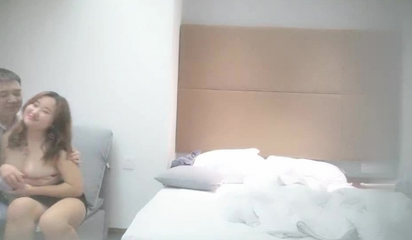 【小真探花】甜美小少妇 1500来一发 C罩杯美乳 小伙猛烈炮火进攻 啊啊啊叫起来这是要高潮的节