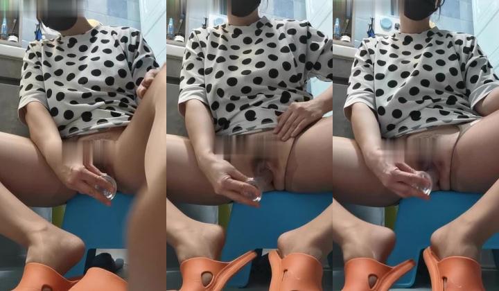 《臀控熟女控 ️必备》推特反差骚妇，骚话情景骚剧天花板，人妻骚熟女【桃仙小妖精】最新私拍~各种淫语挑逗，在儿子背后自慰高潮