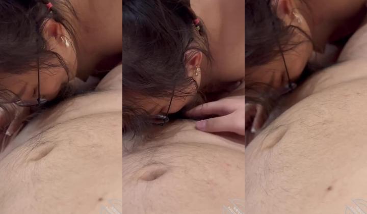 骚逼眼镜表妹大秀口技5分钟口活视频差点给我口射出来