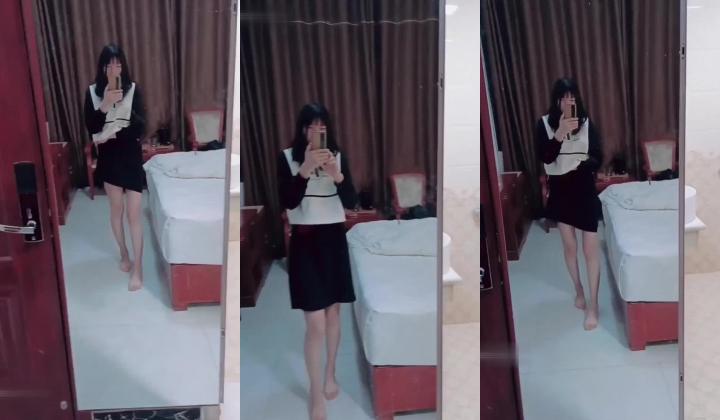 出道即巅峰新人露脸推特顶B王，人瘦奶大小魔女【蒂米】定制私拍，裸舞顶胯，道具紫薇无套啪啪内射