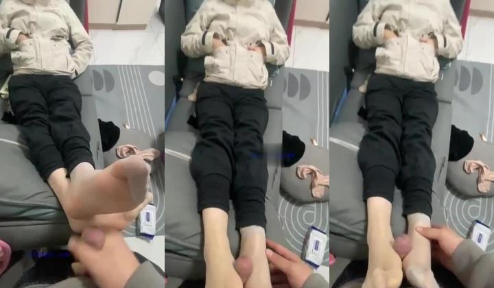 【推特网黄】淫妻癖夫妻，【高中老师】足交手炮性爱PAPA②，露营生活照，白花花肉体，很真实推荐