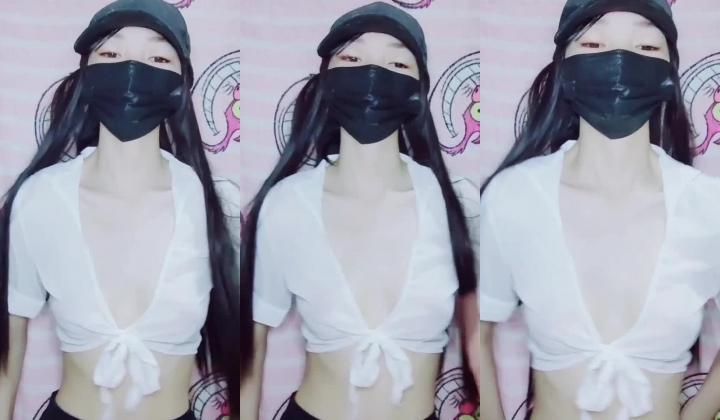 出道即巅峰新人露脸推特顶B王，人瘦奶大小魔女【蒂米】定制私拍，裸舞顶胯，道具紫薇无套啪啪内射
