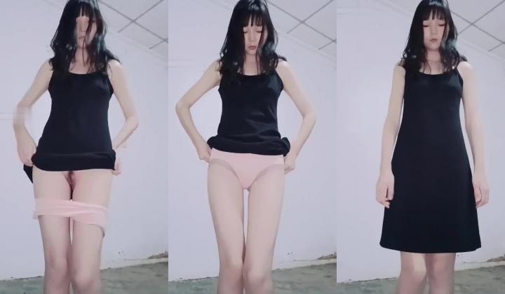 出道即巅峰新人露脸推特顶B王，人瘦奶大小魔女【蒂米】定制私拍，裸舞顶胯，道具紫薇无套啪啪内射