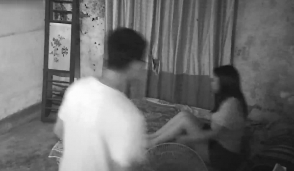 高挑少妇接客多 嫖客各种各样