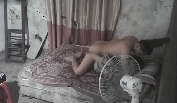高挑少妇接客多 嫖客各种各样